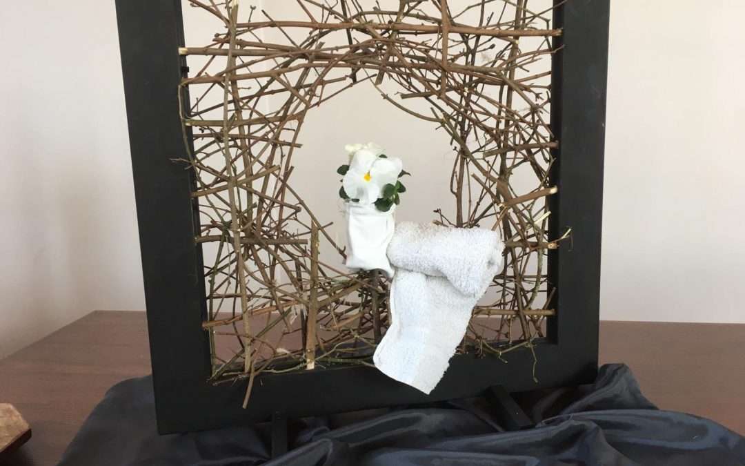 Liturgische bloemschikking stille week en Pasen